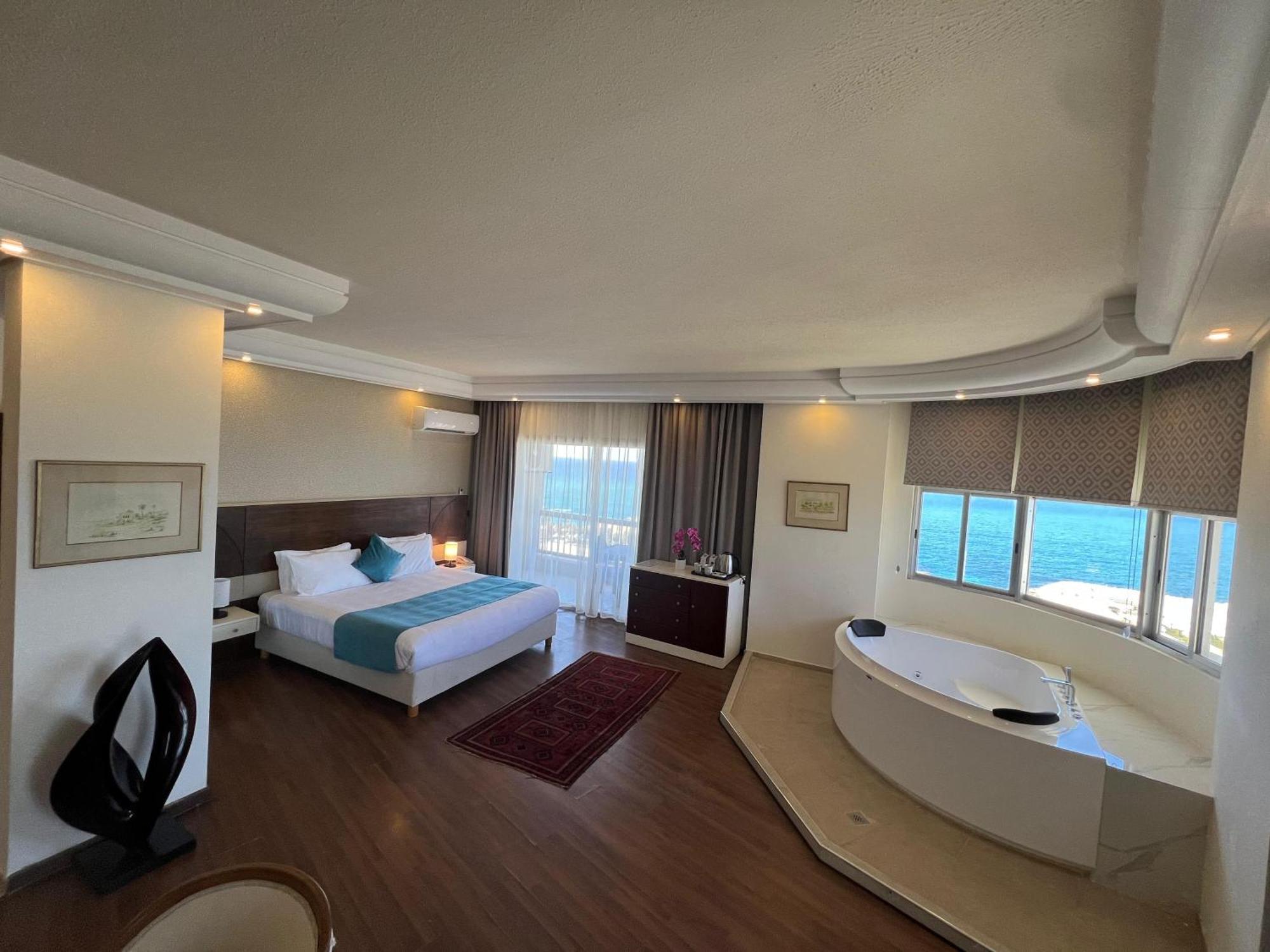 Mediterranee Hotel 5*