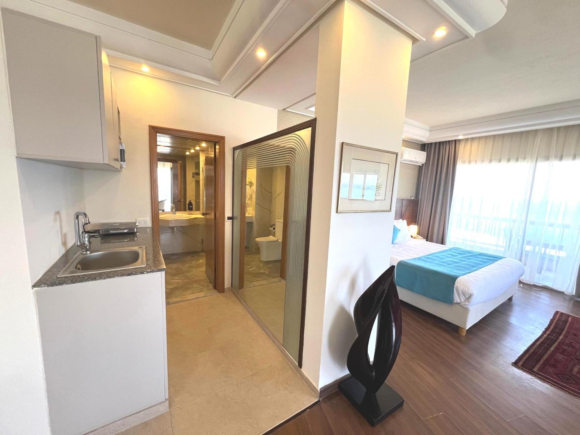 Mediterranee Hotel 5*