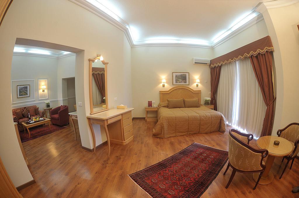 Hotel Mediterranee 5*