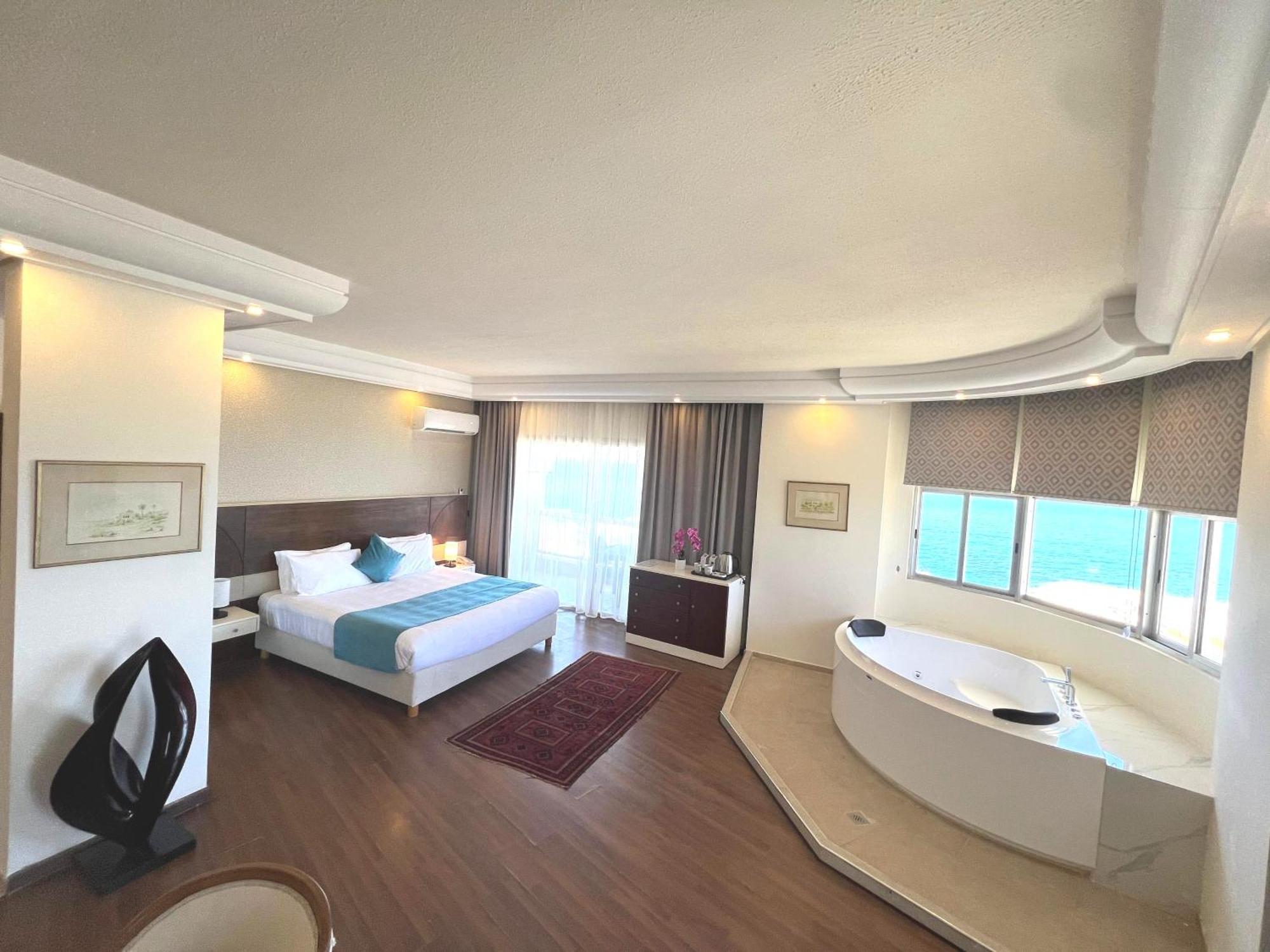 Hotel Mediterranee 5*
